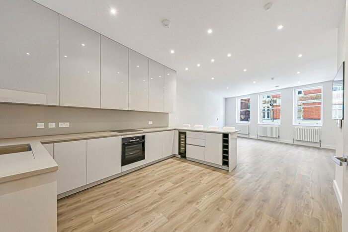 4 Bedroom Flat To Rent In Heath Street, Hampstead, NW3