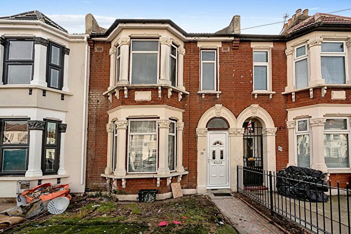 5 Bedroom Terraced House To Rent In Windsor Road, IG1