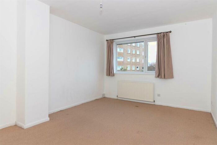 3 Bedroom House To Rent In Rectory Gardens, Worthing, BN14