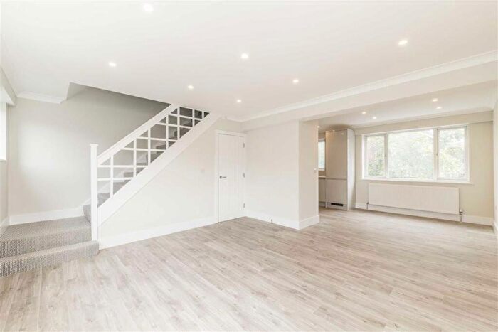 2 Bedroom Maisonette To Rent In Fairby Road, Lee, SE12