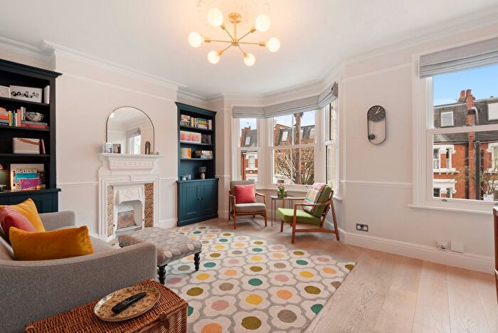 3 Bedroom Flat For Sale In Queensmill Road, Bishops Park, SW6