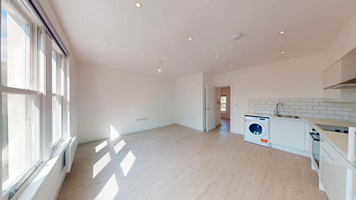2 Bedroom Flat To Rent In Church Street, Enfield, Greater London, EN2