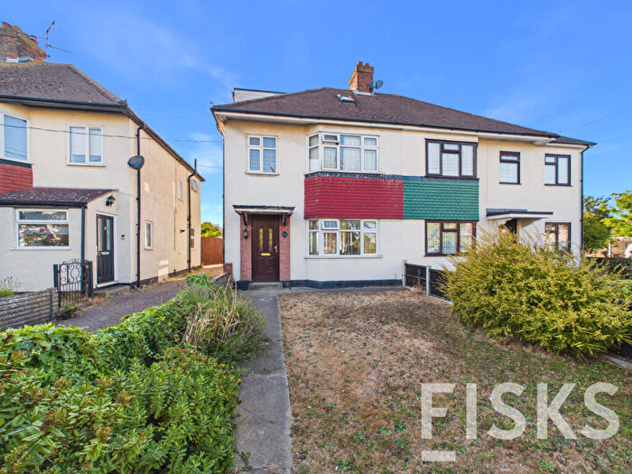4 Bedroom Semi-Detached House For Sale In Hart Road, Benfleet, SS7