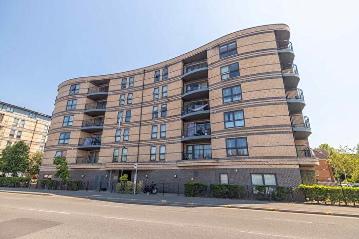 2 Bedroom Apartment For Sale In Windsor Road, Slough, SL1