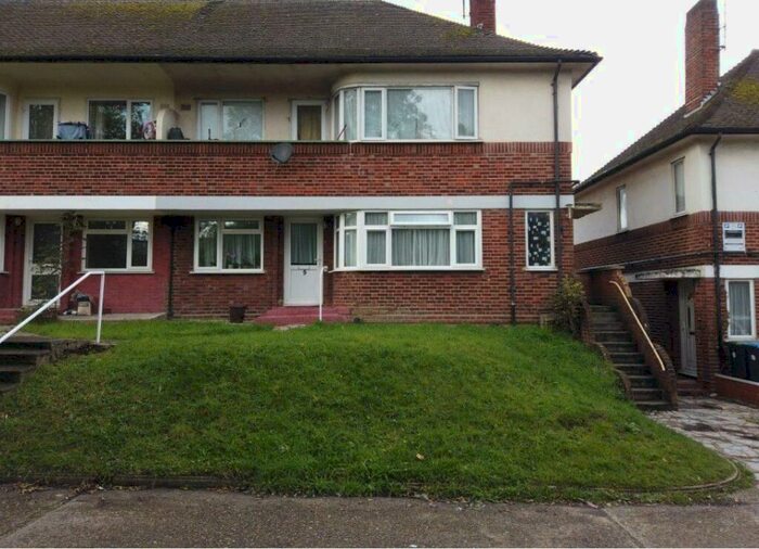 2 Bedroom Apartment To Rent In Bowes Road, London, N13