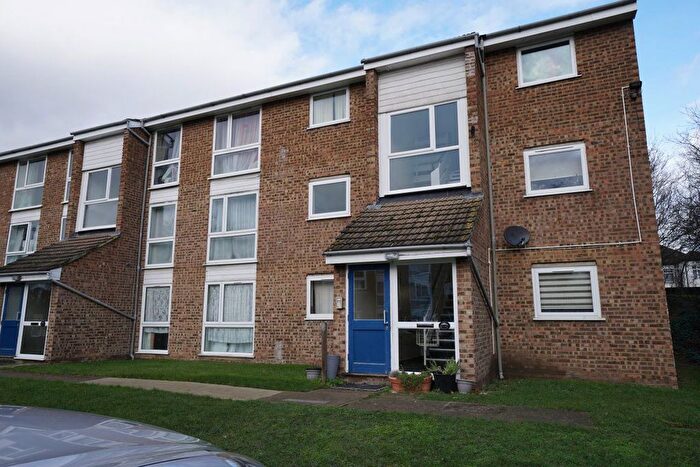 Studio To Rent In Dellow Close, Newbury Park, IG2