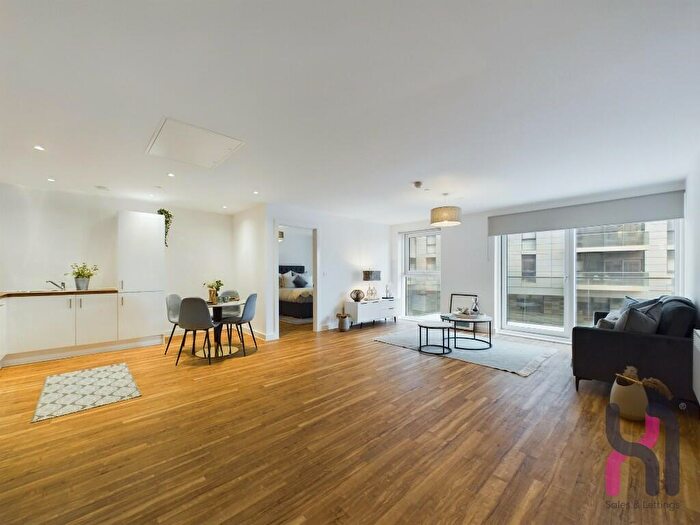 2 Bedroom Apartment To Rent In Pomona Strand, Manchester, Greater Manchester, M16