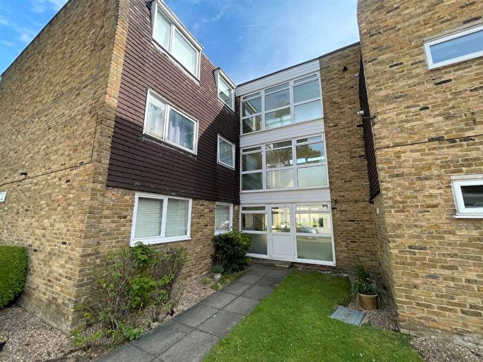2 Bedroom Flat For Sale In The Plain, Epping, CM16