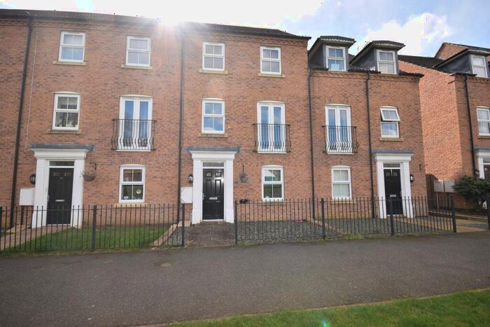 4 Bedroom Town House To Rent In Arran Close, Greylees, Sleaford, NG34