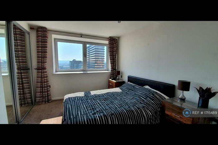 1 Bedroom Flat To Rent In Basilica, Leeds, LS1