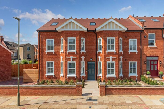 2 Bedroom Apartment For Sale In Hale Grove Gardens, Mill Hill, NW7