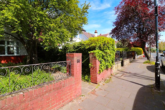 Studio To Rent In Woodbourne Avenue, London, SW16