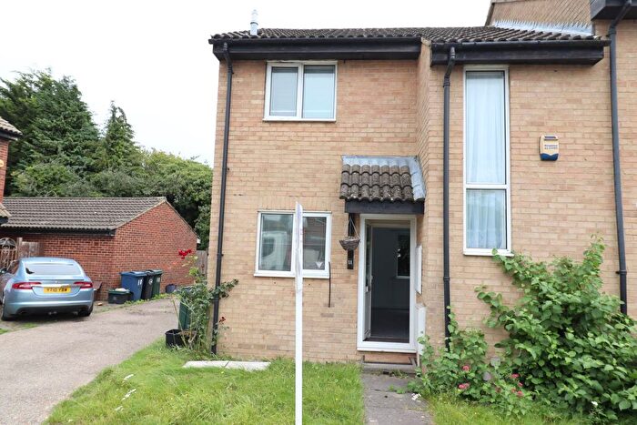 2 Bedroom Terraced House To Rent In Redhouse Close, High Wycombe, HP11