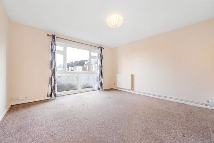 2 Bedroom Flat For Sale In Selsdon Road, West Norwood, SE27