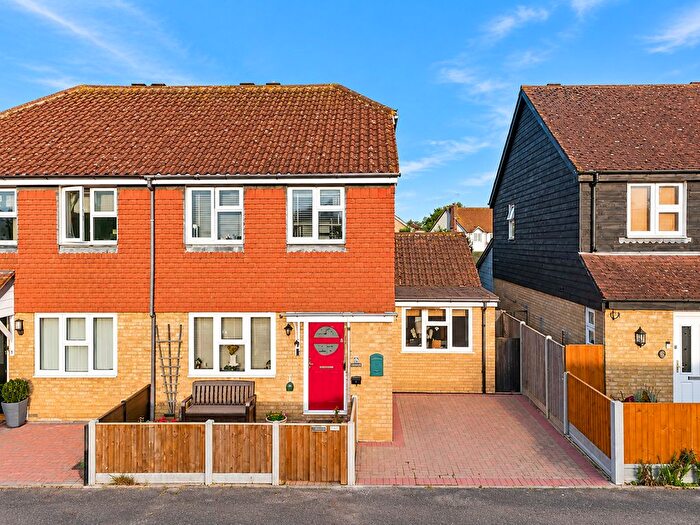 4 Bedroom Semi-detached House For Sale In Church Road, Basildon, SS15