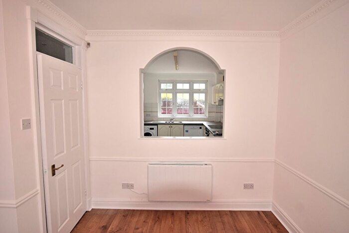 2 Bedroom Flat To Rent In Conway Road, London, N14