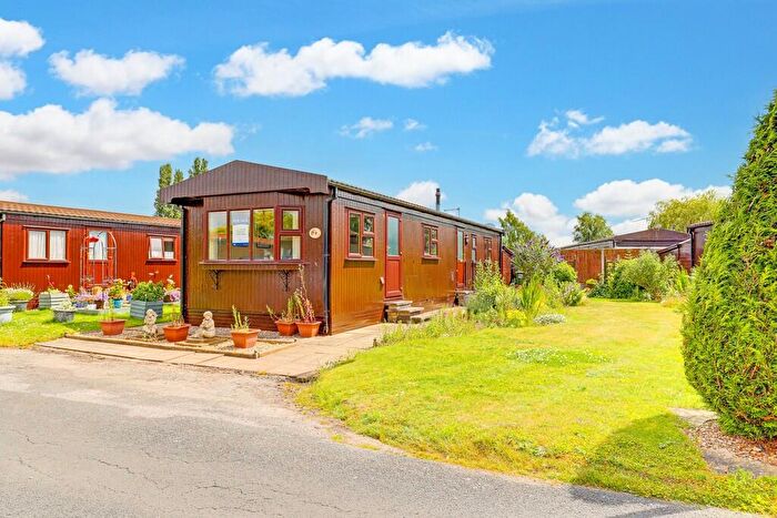 2 Bedroom Park Home For Sale In Poplar Drive, The Elms, Torksey Lock, LN1