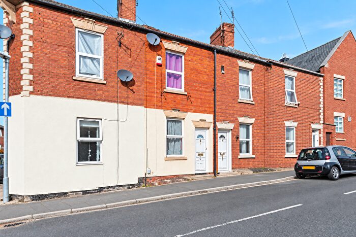 3 Bedroom Terraced House For Sale In Chambers Street, Grantham, Lincolnshire, NG31