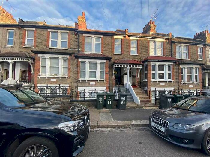 2 Bedroom Flat To Rent In Priory Hill, Dartford, DA1