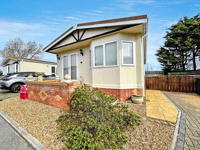 2 Bedroom Mobile/park Home For Sale In Seaview Park Homes, Easington Road, Hartlepool, TS24