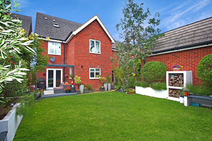 6 Bedroom Detached House For Sale In Aspen Road, Eden Park, Rugby, CV21