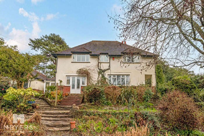 4 Bedroom Detached House For Sale In Higher Blandford Road, Broadstone, BH18