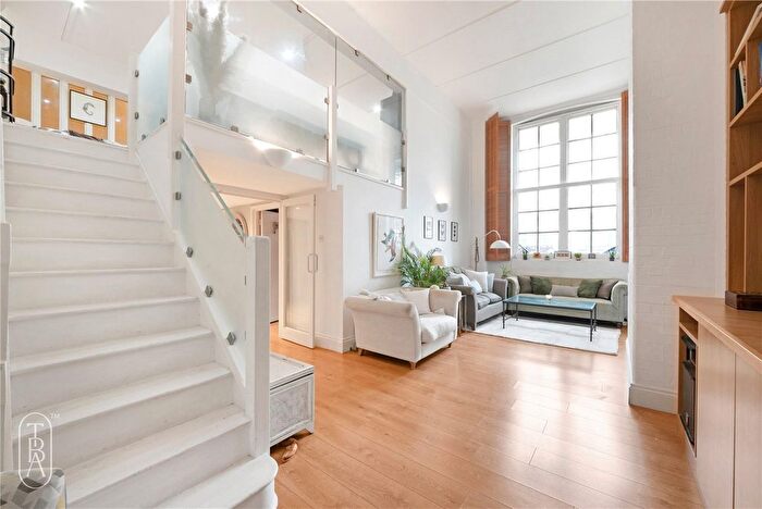 2 Bedroom Flat For Sale In Gathorne Street, London, E2