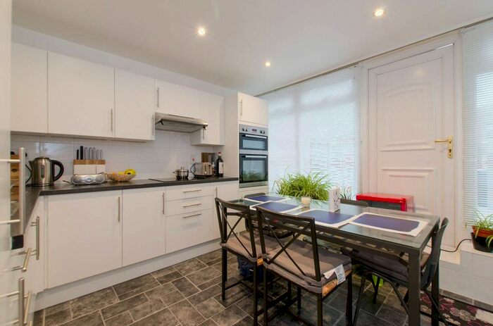 3 Bedroom Property To Rent In Coburg Crescent, Streatham, London, SW2