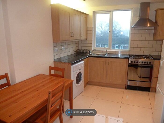 2 Bedroom Flat To Rent In Rye Lane, London, SE15