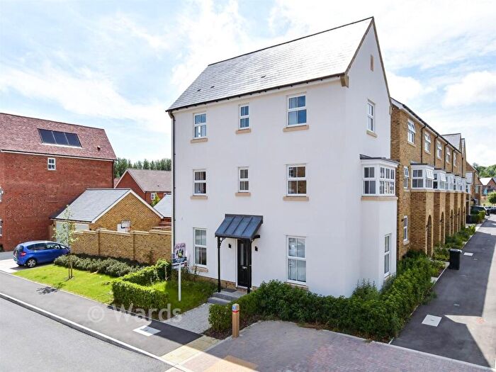5 Bedroom Town House For Sale In Green Horse Grove, Maidstone, Kent, ME16