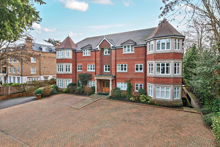 2 Bedroom Apartment For Sale In Queens Road, Weybridge, KT13