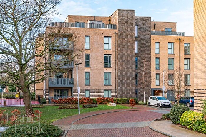 1 Bedroom Flat For Sale In Merriam Close, Highams Park, E4