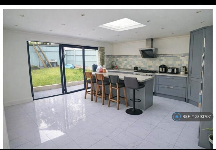 4 Bedroom Semi-Detached House To Rent In Bramley Close, Maidenhead, SL6