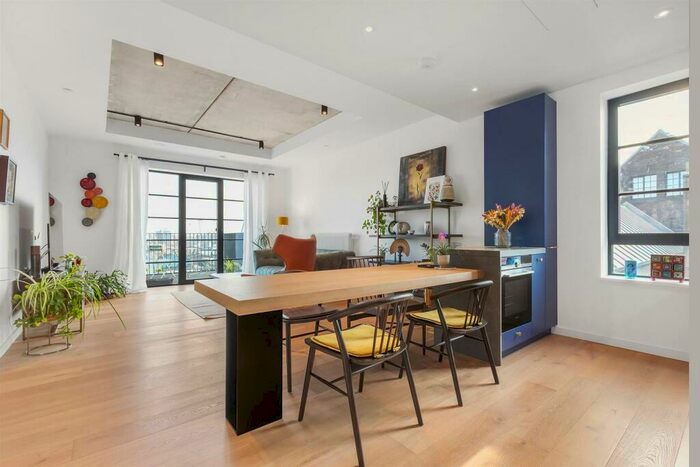 2 Bedroom Apartment To Rent In Orchard Place, London, E14