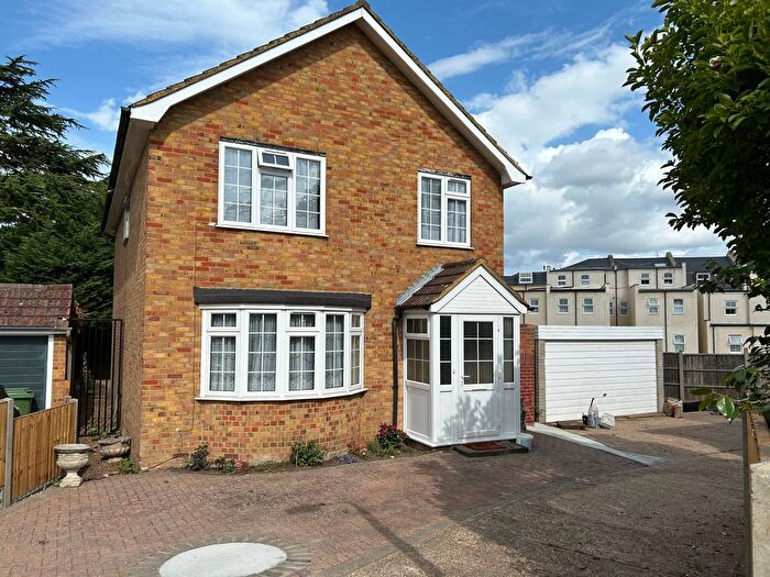 4 Bedroom Detached House To Rent In Rickards Close, Surbiton, KT6