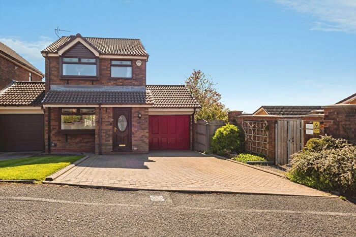 3 Bedroom Link Detached House For Sale In The Mere, Ashton-Under-Lyne, Greater Manchester, OL6