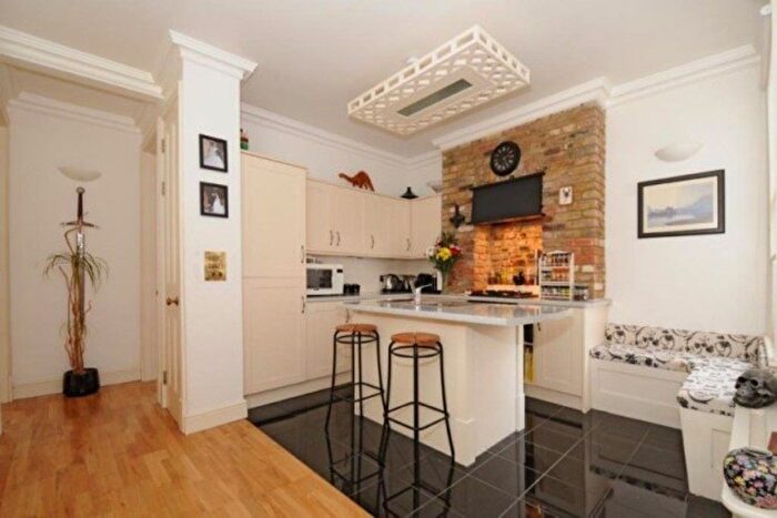 2 Bedroom Flat To Rent In Hargrave Road, London, N19