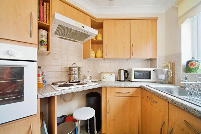 1 Bedroom Flat For Sale In High Street, Cheshunt, Waltham Cross, EN8