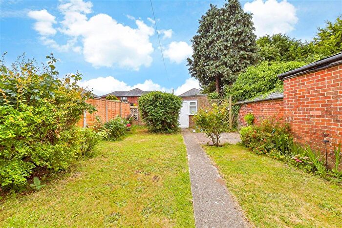 3 Bedroom End Terrace House For Sale In Knox Road, Havant, Hampshire, PO9