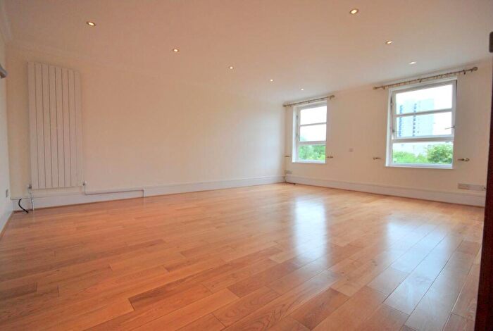 2 Bedroom Flat To Rent In Dunbar Wharf, - Narrow Street, E14