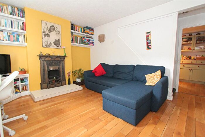 2 Bedroom End Of Terrace House For Sale In Clarence Road, Sutton, SM1