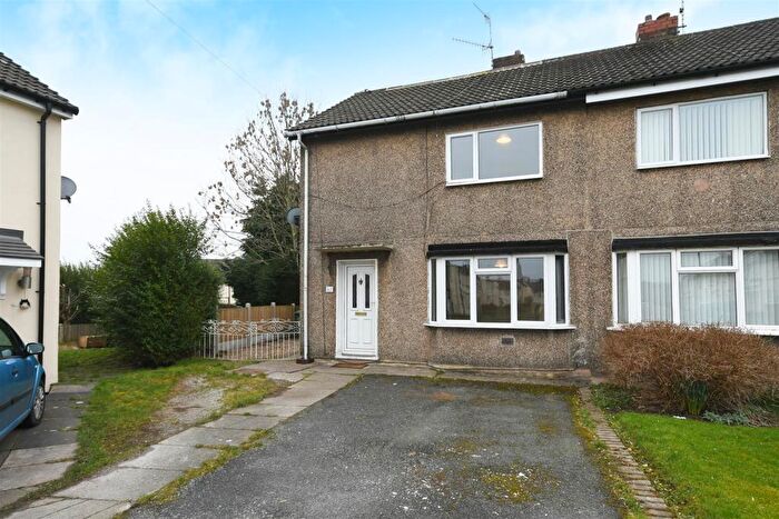 3 Bedroom Semi-Detached House To Rent In Wardlow Close, Chesterfield, Derbyshire, S40