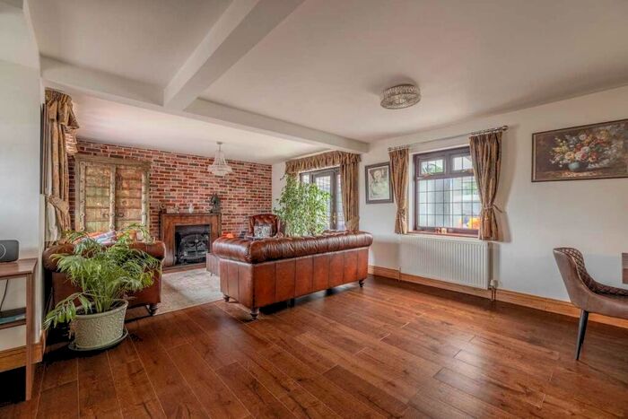 5 Bedroom Detached House For Sale In Stanwell Road, Horton, SL3
