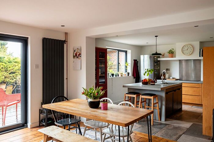 4 Bedroom Detached House For Sale In Wanderdown Close, Ovingdean, BN2