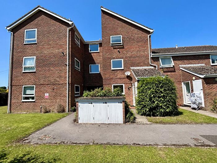 1 Bedroom Flat To Rent In Chatsworth Road, Chichester, PO19