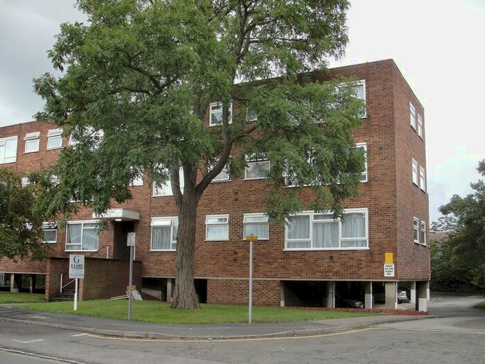 Studio To Rent In High Street, Harlington, Hayes, UB3