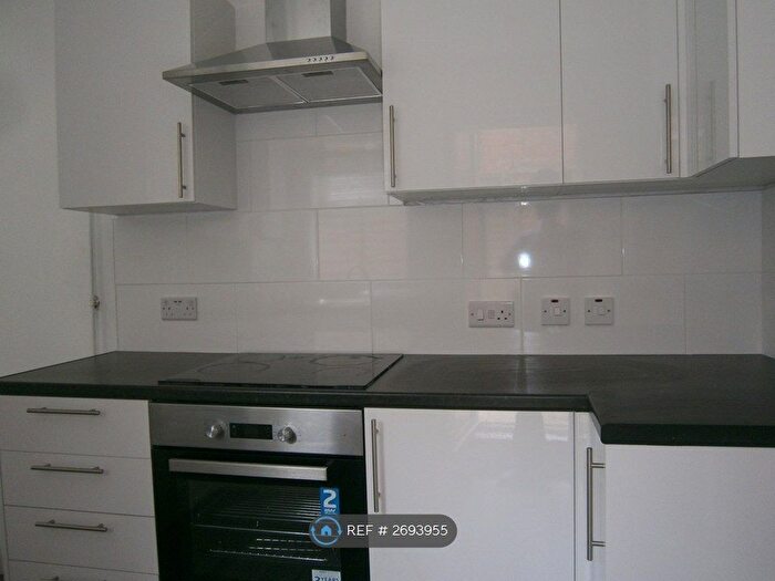 3 Bedroom Terraced House To Rent In Richmond Hill, Luton, LU2