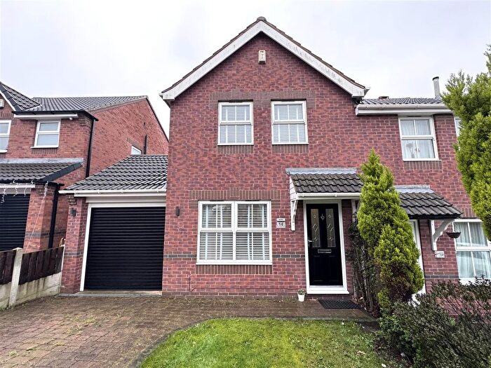 3 Bedroom Semi-Detached House For Sale In Quarry Bank Close, Cudworth, Barnsley, S72