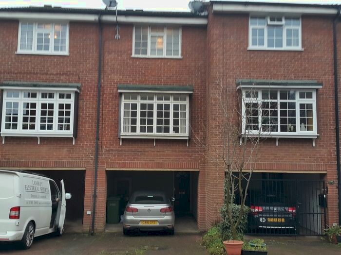 3 Bedroom Flat To Rent In Matlock Court, Nottingham, Notts, NG1