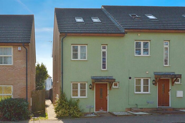 3 Bedroom Semi-Detached House For Sale In Flexerne Crescent, Ashland, Milton Keynes, MK6